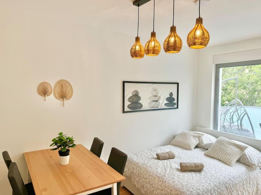 וינה Rooftop Apartment With Balcony & Free Parking מראה חיצוני תמונה