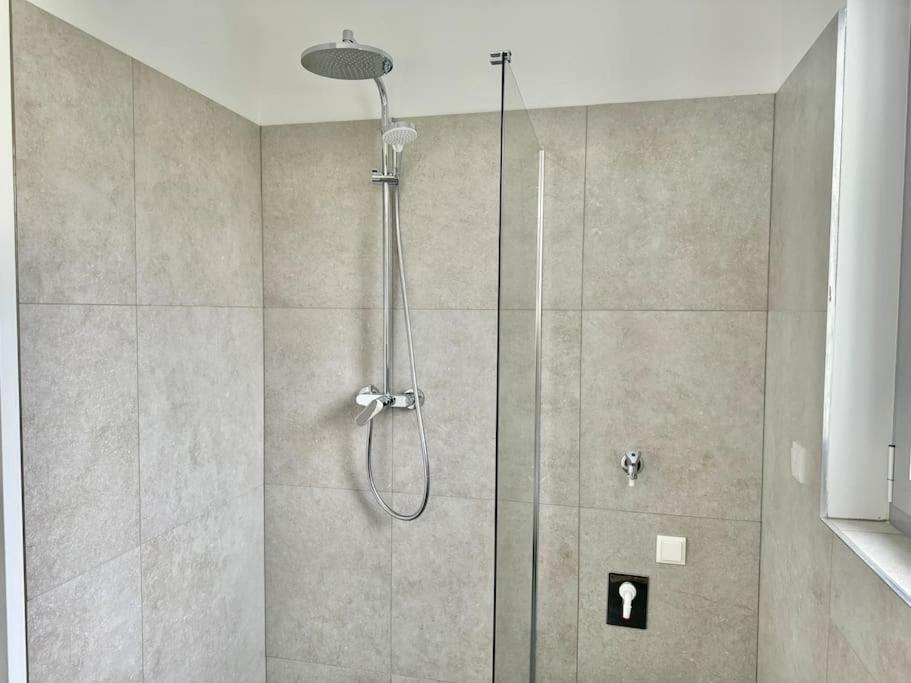 וינה Rooftop Apartment With Balcony & Free Parking מראה חיצוני תמונה